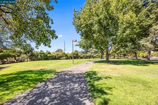 1320 Hookston Rd, Concord, CA 94518 - Photo 33