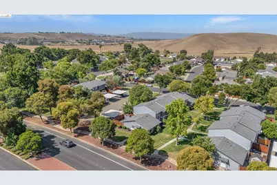 1651 Monterey Dr, Livermore, CA 94551 - Photo 25