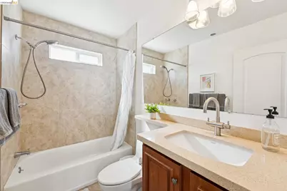 1390 31st St, Oakland, CA 94602 - Photo 21