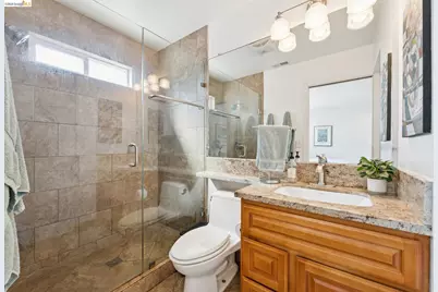 1390 31st St, Oakland, CA 94602 - Photo 17