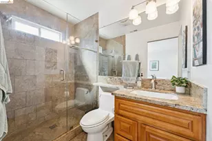 1390 31st St, Oakland, CA 94602 - Photo 17