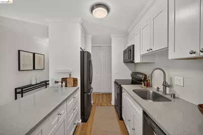 555 Jean St #319, Oakland, CA 94610 - Photo 11