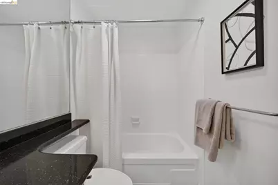 555 Jean St #319, Oakland, CA 94610 - Photo 17