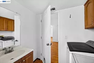 8265 Calla Way, Sacramento, CA 95828 - Photo 9