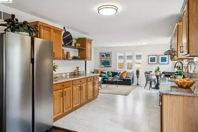 1014 10th St, Oakland, CA 94607 - Photo 13