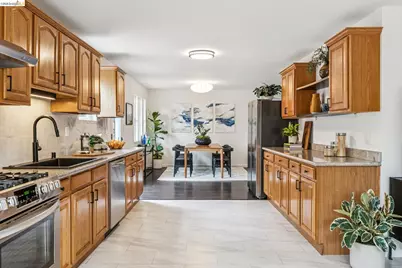 1014 10th St, Oakland, CA 94607 - Photo 19