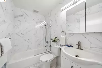1014 10th St, Oakland, CA 94607 - Photo 33