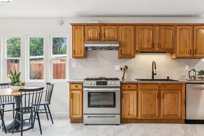 1014 10th St, Oakland, CA 94607 - Photo 17
