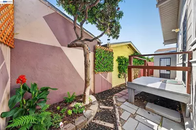 5823 Seminary Ct, Oakland, CA 94605 - Photo 47