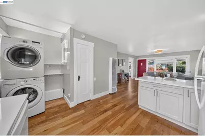 5823 Seminary Ct, Oakland, CA 94605 - Photo 23