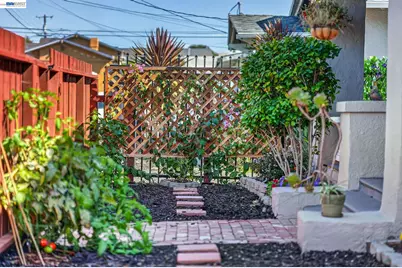 5823 Seminary Ct, Oakland, CA 94605 - Photo 15