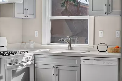 5823 Seminary Ct, Oakland, CA 94605 - Photo 29