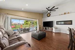2212 Colonial Ct, Discovery Bay, CA 94505 - Photo 17