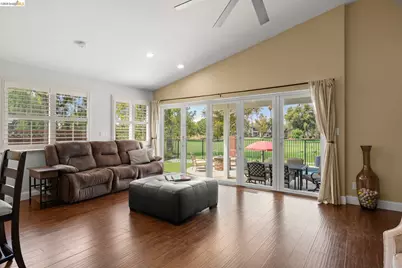 2212 Colonial Ct, Discovery Bay, CA 94505 - Photo 21