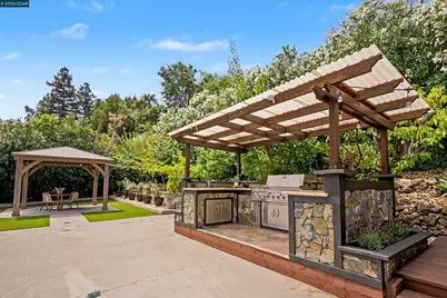 38 Wildwood Ct, Pleasant Hill, CA 94523 - Photo 5