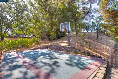 2428 Dapplegray Ln, Walnut Creek, CA 94596 - Photo 33