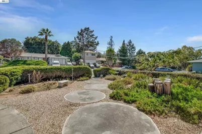 327 Kingston Ave, Martinez, CA 94553 - Photo 49