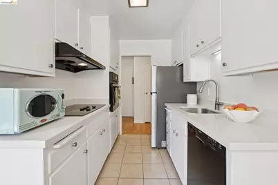 94 Bayo Vista Ave #204, Oakland, CA 94611 - Photo 23