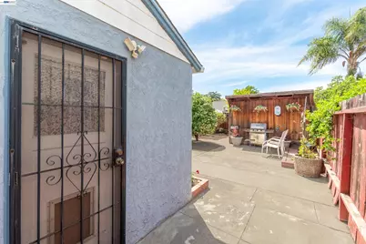 15209 Farnsworth St, San Leandro, CA 94579 - Photo 27