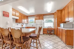 15209 Farnsworth St, San Leandro, CA 94579 - Photo 11