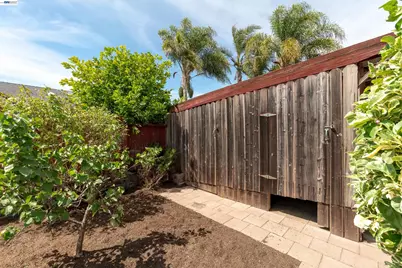 15209 Farnsworth St, San Leandro, CA 94579 - Photo 29
