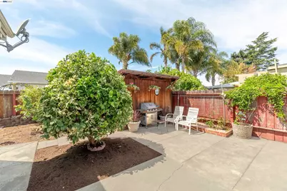 15209 Farnsworth St, San Leandro, CA 94579 - Photo 25