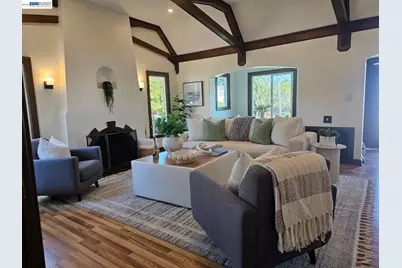 2569 Maxwell Ave, Oakland, CA 94601 - Photo 3