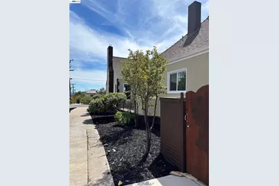 2569 Maxwell Ave, Oakland, CA 94601 - Photo 15
