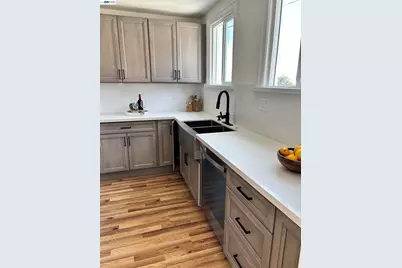 2569 Maxwell Ave, Oakland, CA 94601 - Photo 7