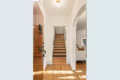 6729 Thornhill Dr, Oakland, CA 94611 - Photo 9