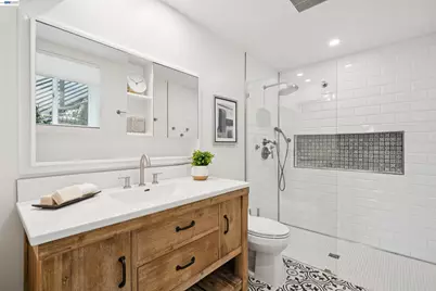 29 Eastwood Ct, Oakland, CA 94611 - Photo 27