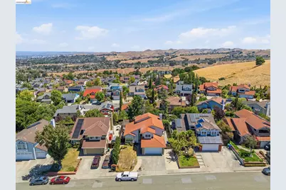 2137 Pheasant Dr, Hercules, CA 94547 - Photo 81