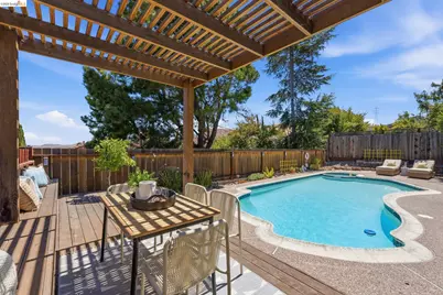 2137 Pheasant Dr, Hercules, CA 94547 - Photo 75