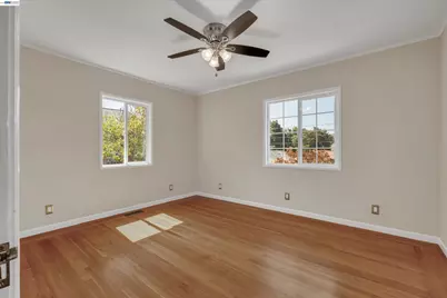 7538 Circle Hill Dr, Oakland, CA 94605 - Photo 15