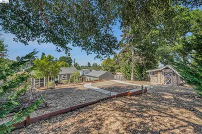 7538 Circle Hill Dr, Oakland, CA 94605 - Photo 35