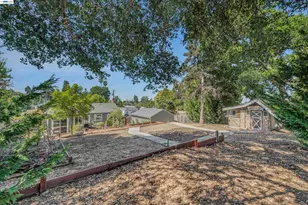 7538 Circle Hill Dr, Oakland, CA 94605 - Photo 35