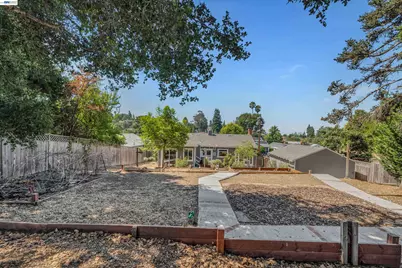 7538 Circle Hill Dr, Oakland, CA 94605 - Photo 33