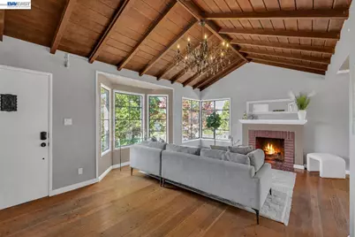 7538 Circle Hill Dr, Oakland, CA 94605 - Photo 17