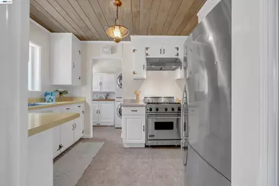 7538 Circle Hill Dr, Oakland, CA 94605 - Photo 5
