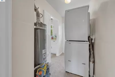 7538 Circle Hill Dr, Oakland, CA 94605 - Photo 25