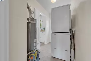 7538 Circle Hill Dr, Oakland, CA 94605 - Photo 25