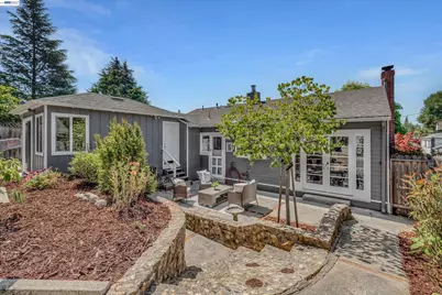 7538 Circle Hill Dr, Oakland, CA 94605 - Photo 29