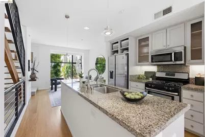 187 City Limits Cir, Oakland, CA 94608 - Photo 5