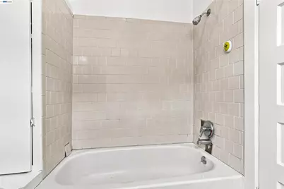 6414 Herzog St, Oakland, CA 94608 - Photo 27