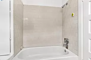 6414 Herzog St, Oakland, CA 94608 - Photo 27
