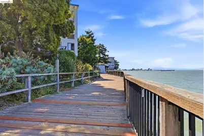 3 Commodore #158, Emeryville, CA 94608 - Photo 3