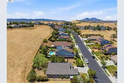 2742 St Andrews Dr, Brentwood, CA 94513 - Photo 43