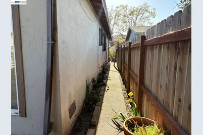 316 28th St, Richmond, CA 94804 - Photo 17