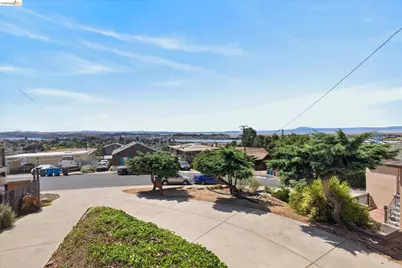 136 Craven St, Vallejo, CA 94590 - Photo 1