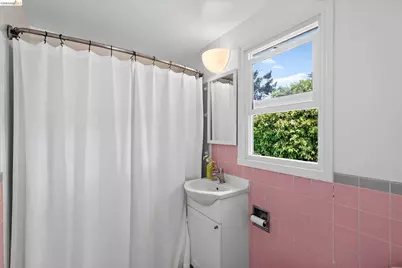 136 Craven St, Vallejo, CA 94590 - Photo 25